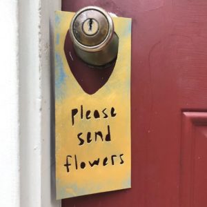 Door sign with message Please send flowers